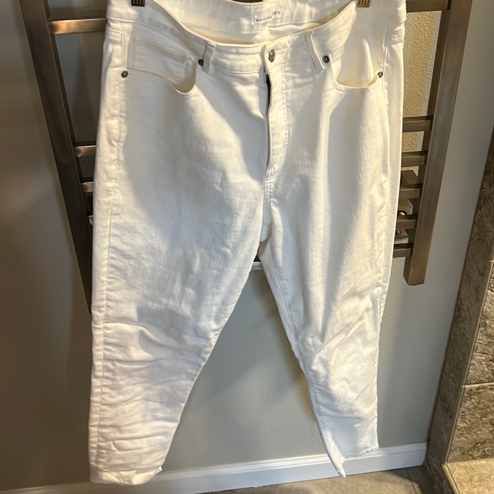 Curvy skinny jeans